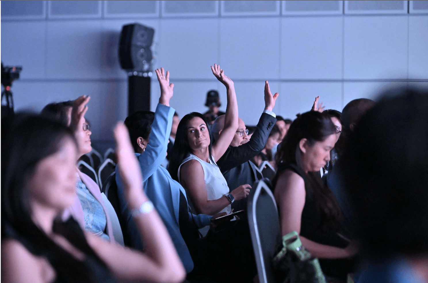 APACMed audience members raising their hands during a discussion about AI adoption